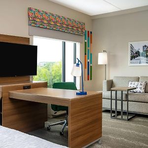 King Suite Hearing Access or Non-Smoking